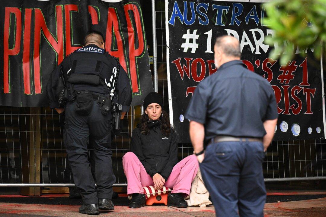 Pro-Palestine Activists Blockade US Consulate, Pine Gap Military Base