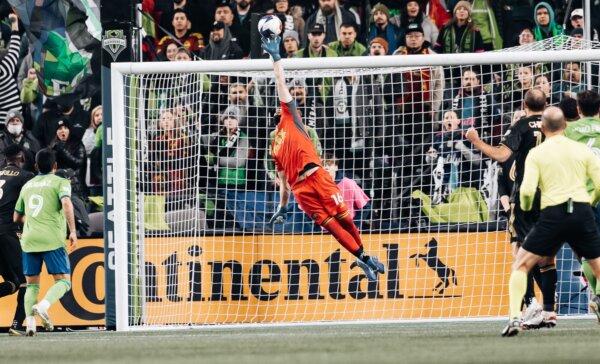 Los Angeles FC goalkeeper Maxime Crepeau (16) makes a fingertip diving save against the Seattle Sounders during the second half of an MLS conference semifinal playoff soccer match in Seattle on Nov. 26, 2023. (Courtesy of LAFC via The Epoch Times)