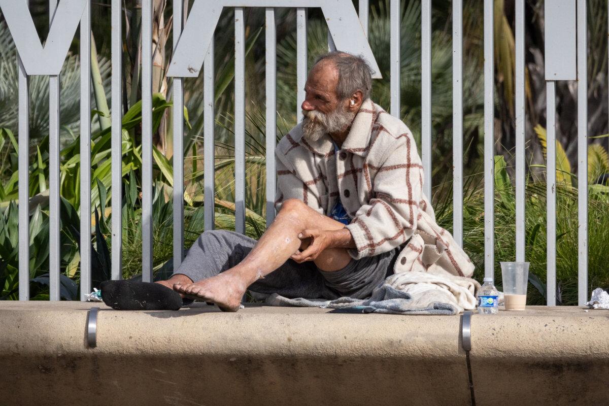  A homeless individual in Santa Monica., Calif., on Nov. 27, 2023. (John Fredricks/The Epoch Time)