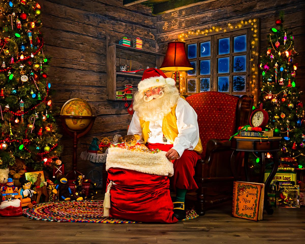 Veteran Portrays Santa Every Christmas To ‘Keep Magic of the Season Alive’