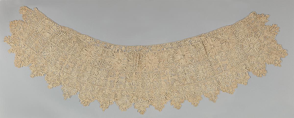 British or Netherlandish lace collar from the 1630s. The Metropolitan Museum of Art, New York City. (Public Domain)