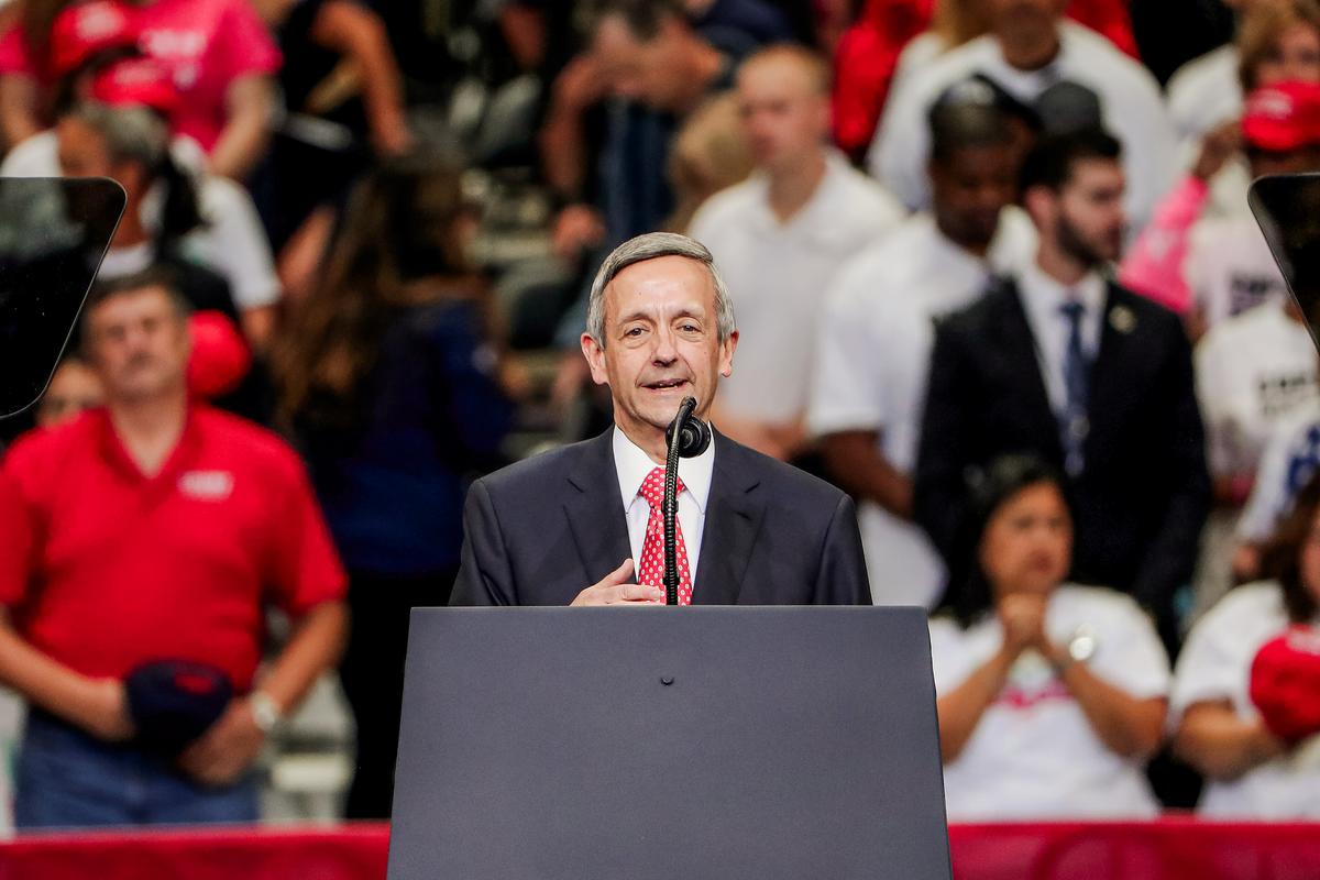  Pastor Robert Jeffress leads the Pledge of Allegiance before President Donald Trump speaks at a campaign rally in Dallas, Texas, on Oct. 17, 2019. (Tom Pennington/Getty Images)