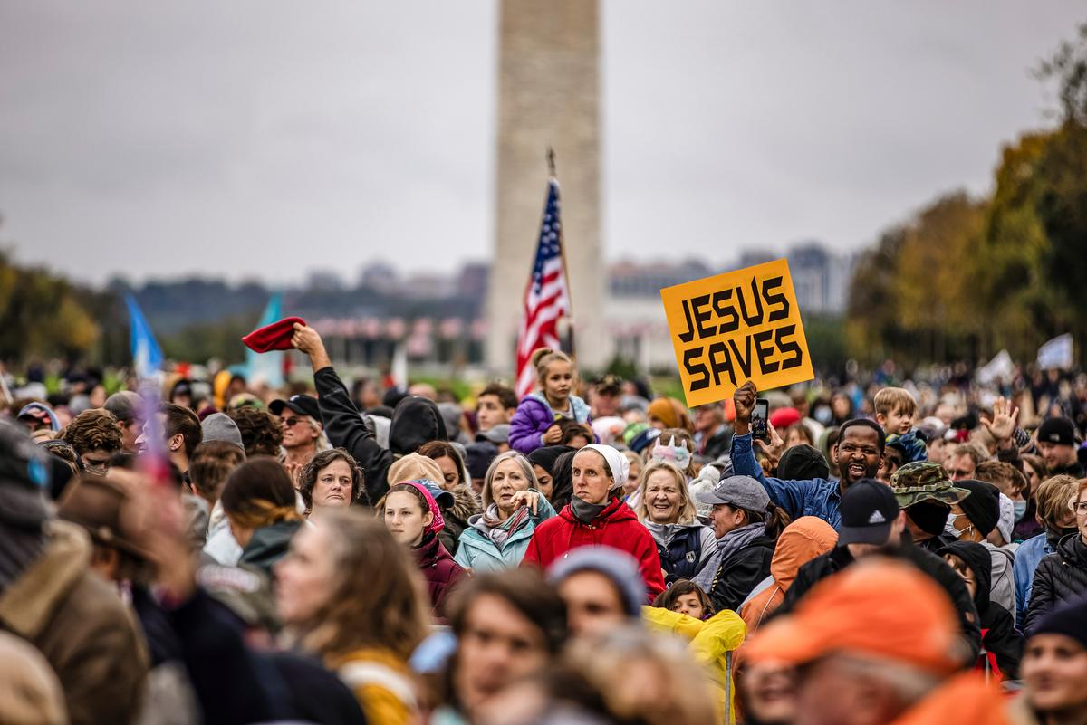  Worshipers attend a concert by evangelical musician Sean Feucht on the National Mall in Washington on Oct. 25, 2020. (Samuel Corum/Getty Images)