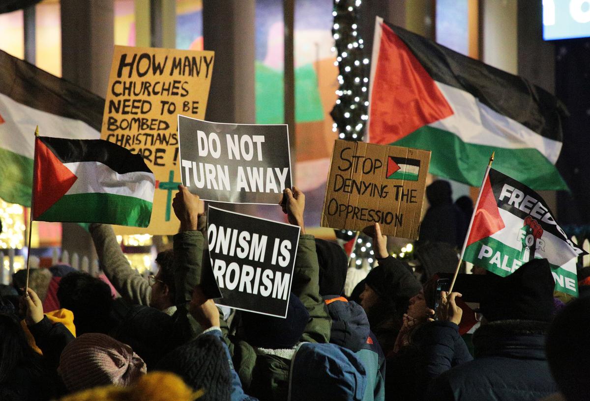 Police Prevent Huge Pro-Palestinian Crowd From Disrupting NYC’s Christmas Tree Illumination