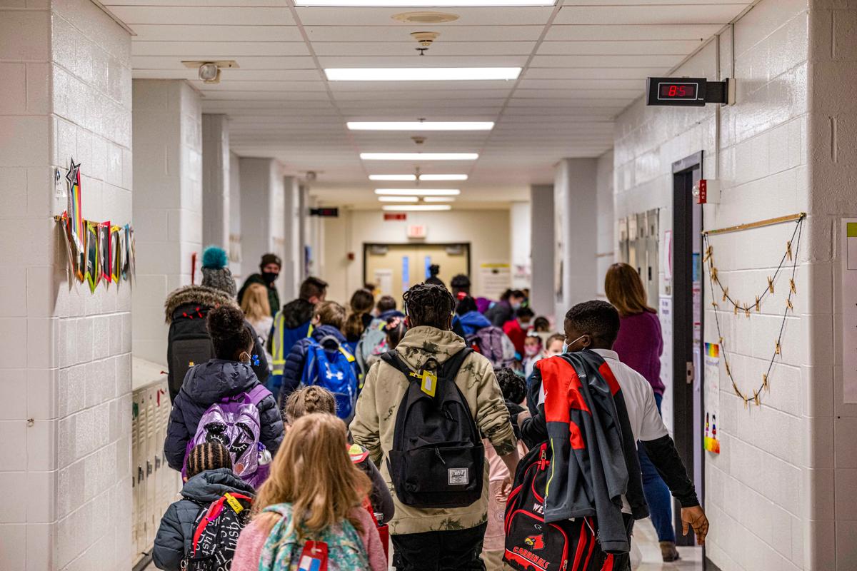 Children move about in a hallway at Carter Traditional Elementary School in Louisville, Ky., on Jan. 24, 2022. (Photo by Jon Cherry/Getty Images)
