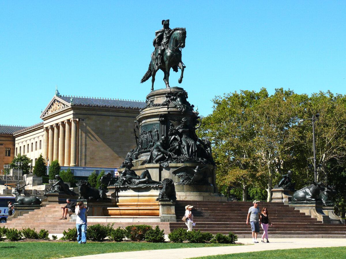 Philadelphia's Washington Monument stands at Eakins Oval in front of the Philadelphia Museum of Art. (Public Domain)