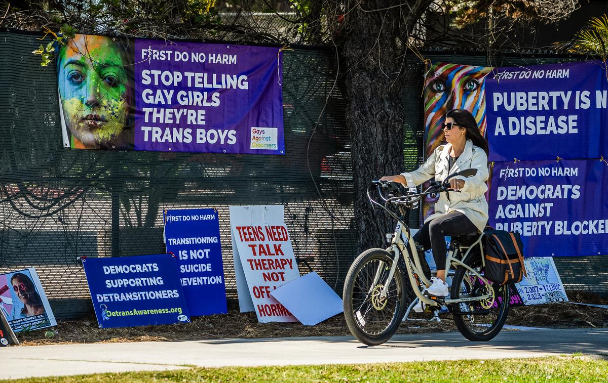 Detransition advocates meet outside of the annual Pediatric Endocrine Society conference held in San Diego, Calif., on May 6, 2023. (John Fredricks/The Epoch Times)