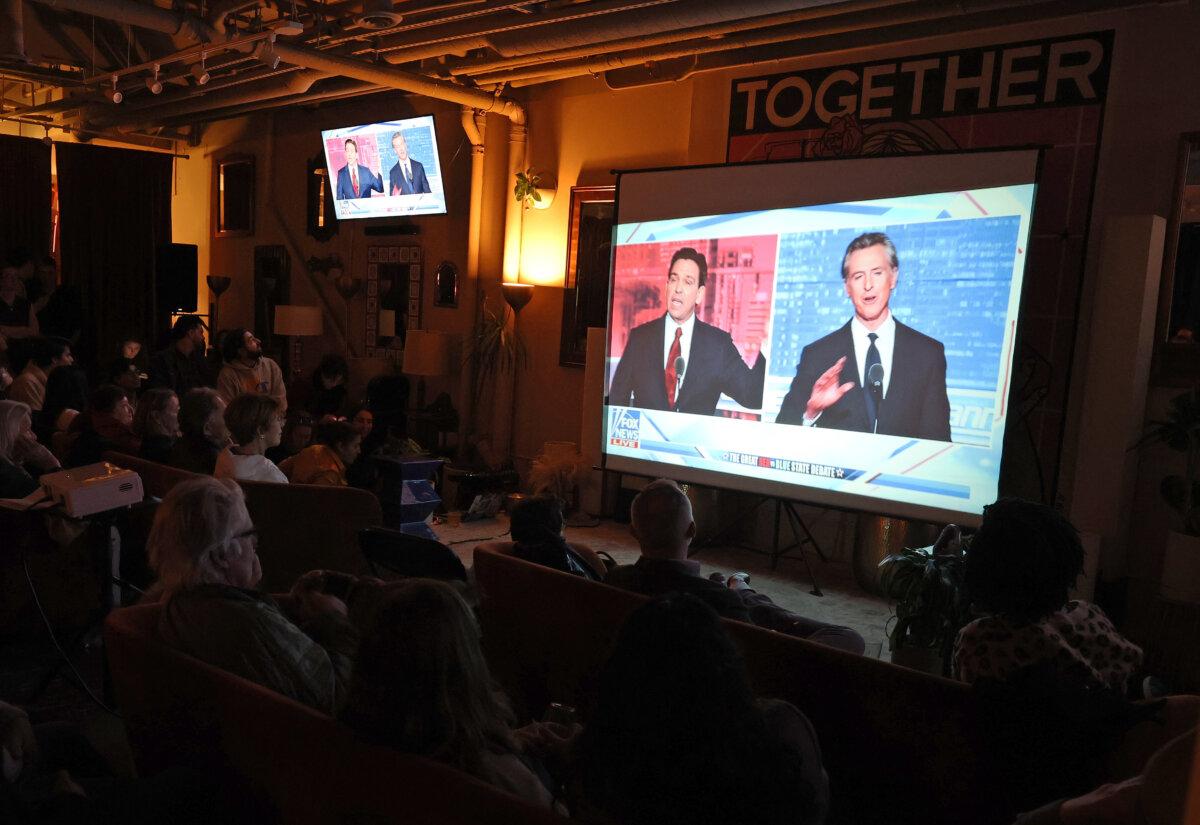 People watch a debate between California Gov. Gavin Newsom and Florida Gov. Ron DeSantis during a watch party at Manny's in San Francisco, California, on Nov. 30, 2023. (Justin Sullivan/Getty Images)