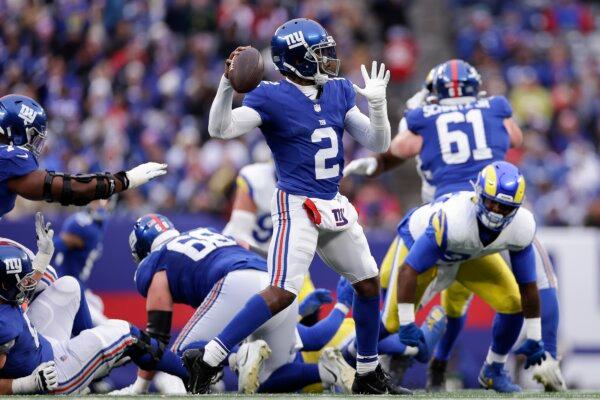 New York Giants quarterback Tyrod Taylor (2) throws during the second half an NFL football game against the Los Angeles Rams in East Rutherford, N.J., on Dec. 31, 2023. (Adam Hunger/AP Photo)