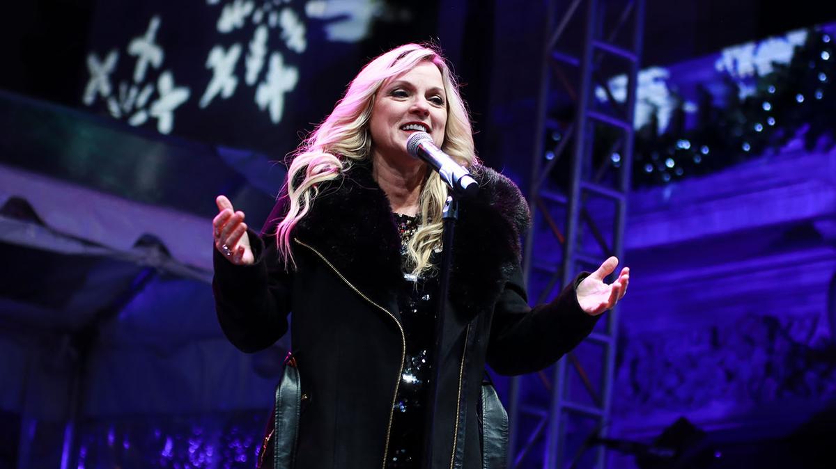 Rhonda Vincent, whose headlining set taking place at 8:30 p.m. on Jan. 18, is photographed performing in New York City on Dec. 5, 2019. (<a href="https://www.gettyimages.com/detail/news-photo/rhonda-vincent-performs-at-the-new-york-stock-exchange-96th-news-photo/1186691213?adppopup=true">Jason Mendez</a>/Getty Images)