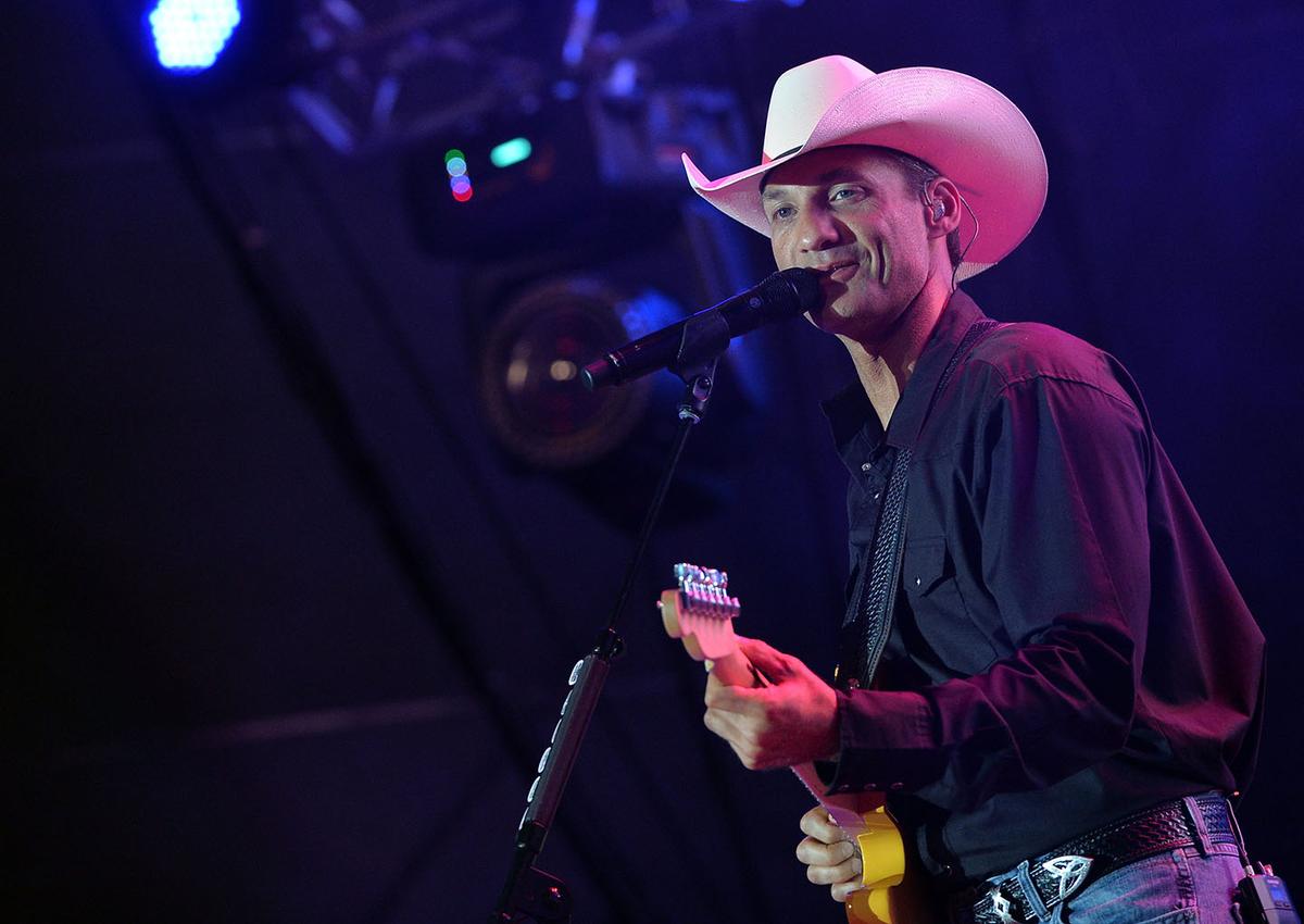 Musician Wade Hayes, who will be leading the Classic Country Showcase on Jan. 19 at 7 p.m., is photographed performing during the Oklahoma Twister Relief Concert on July 6, 2013. (Rick Diamond/Getty Images)