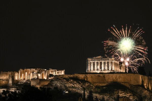  Fireworks explode over the Acropolis during New Year celebrations in Athens, early on Jan. 1, 2024. (Angelos TZORTZINIS / AFP)