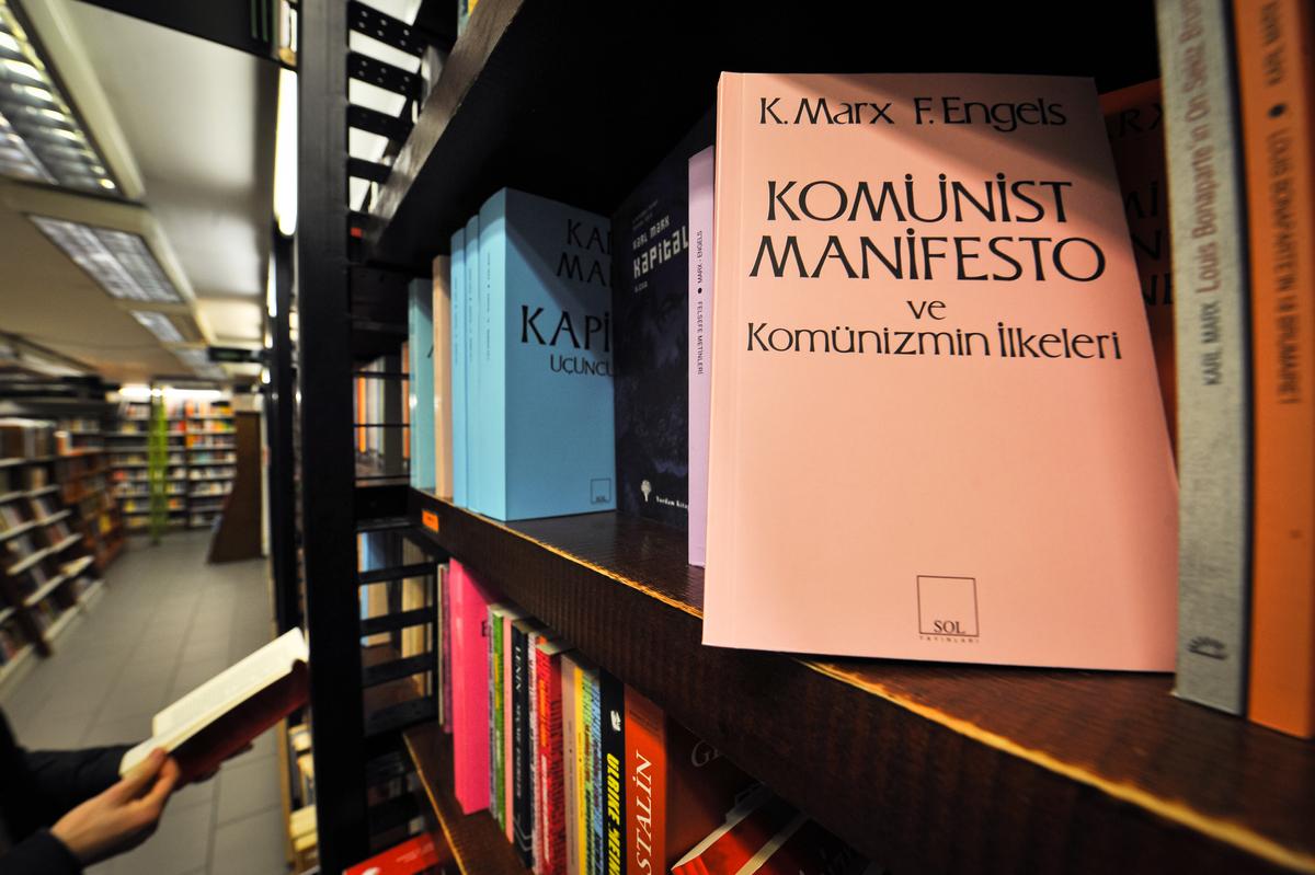 <span data-sheets-root="1" data-sheets-value="{"1":2,"2":"The Communist Manifesto, a publication written by Karl Marx and Friedrich Engels, is pictured in a bookstore in Istanbul, Turkey, on Jan. 5, 2013. (BULENT KILIC/AFP via Getty Images)\n"}" data-sheets-userformat="{"2":771,"3":{"1":0},"4":{"1":2,"2":65535},"11":4,"12":0}">"The Communist Manifesto," a publication written by Karl Marx and Friedrich Engels, is pictured in a bookstore in Istanbul on Jan. 5, 2013. (BULENT KILIC/AFP via Getty Images)</span>