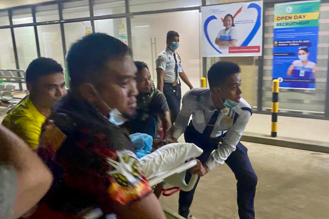 7.6 Magnitude Earthquake Strikes Off Southern Philippines, Briefly Prompting Tsunami Warning