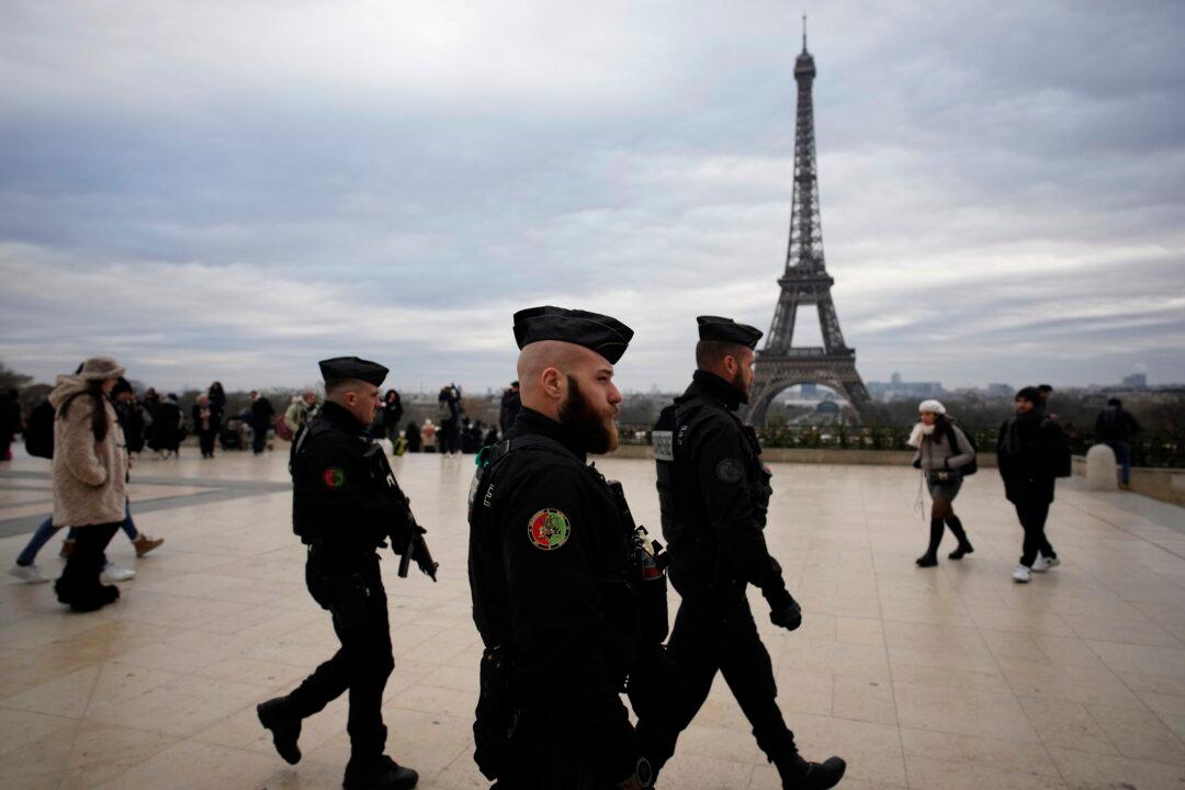 Tourist Stabbed to Death by Terrorist Targeting Passersby in Paris