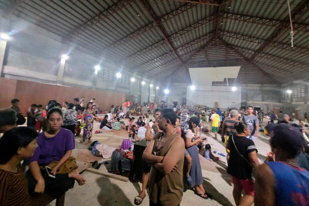 Strong Earthquake Leaves One Dead Amid Widespread Panic in Philippines