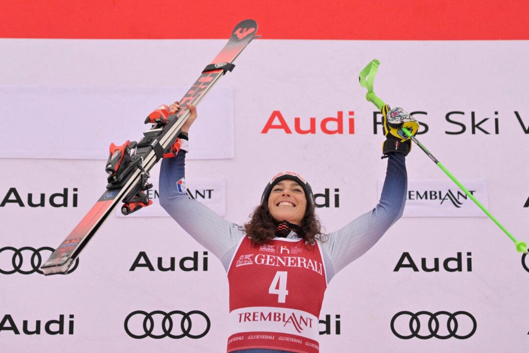 Italy's Brignone Wins World Cup Giant Slalom at Mont Tremblant