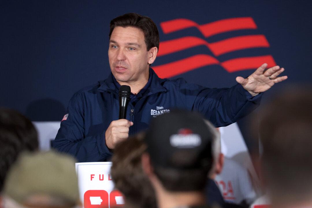 DeSantis Super PACs ‘Swap’ Ad Spending in Iowa, New Hampshire