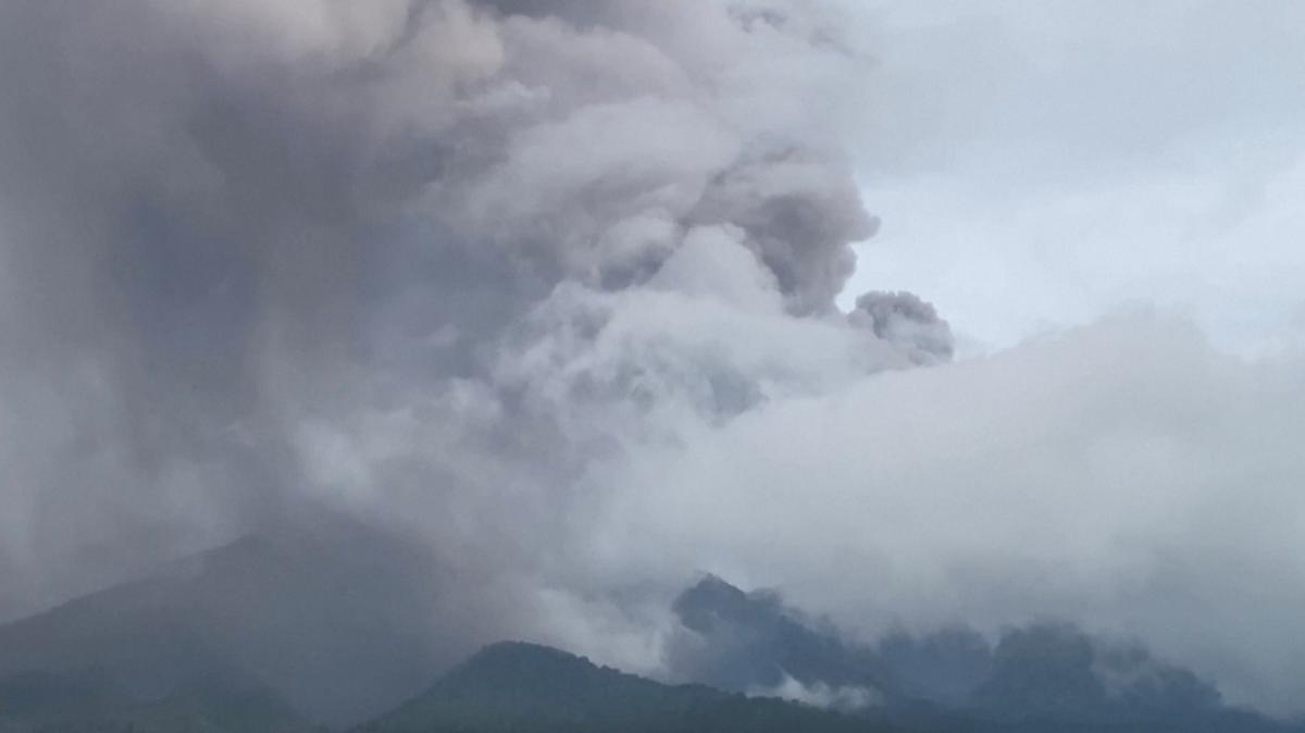 Indonesia’s Marapi Volcano Erupts and Blankets Nearby Villages With Ash