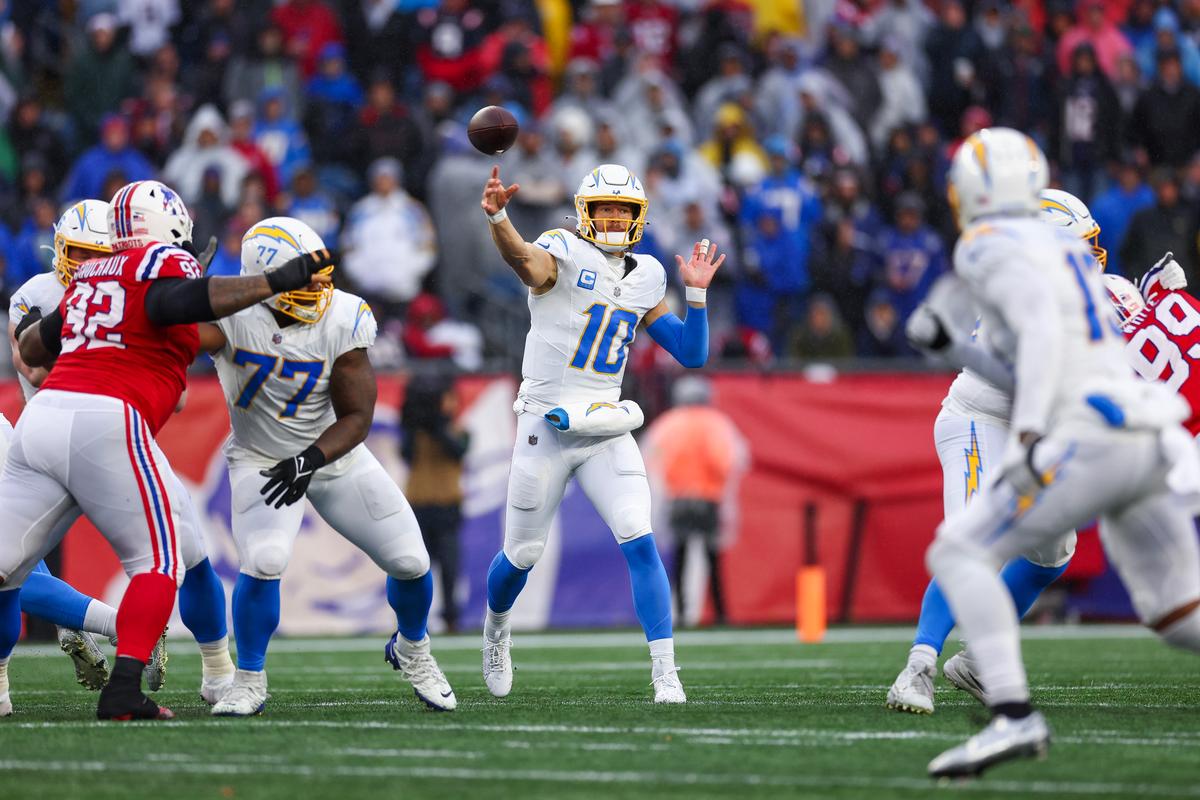 Khalil Mack, Chargers Shut out Patriots, End 3-Game Skid