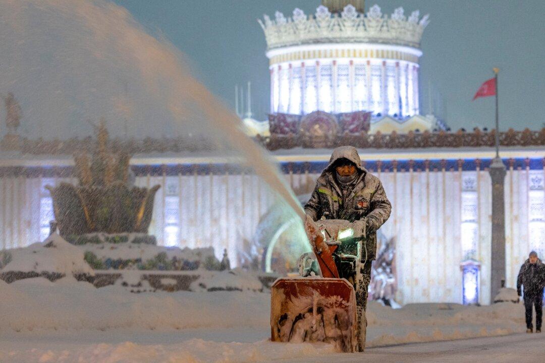 Temperatures in Siberia Dip to Minus 50 Celsius as Record Snow Blankets Moscow