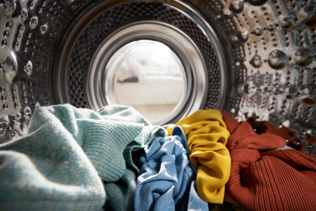 Borax vs. Washing Soda: Which Laundry Booster Wins?