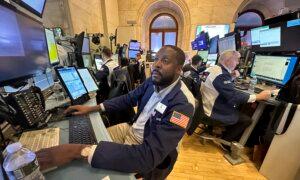 Stock Market Today: Wall Street Loses Ground Ahead of Key Reports on the Job Market