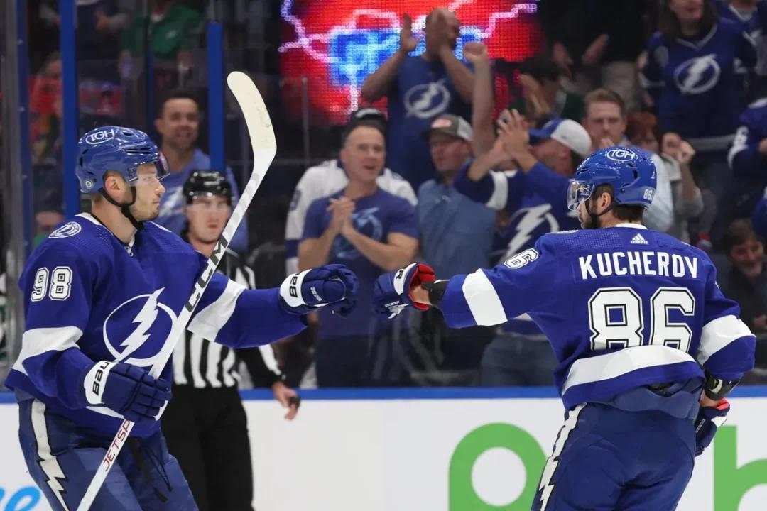 NHL Roundup: Nikita Kucherov Continues Tear in Lightning’s Win