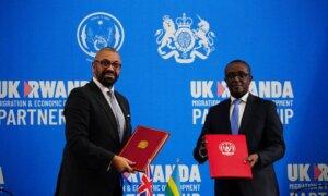 Cleverly: Rwanda Will Stick to Migrant Treaty Terms