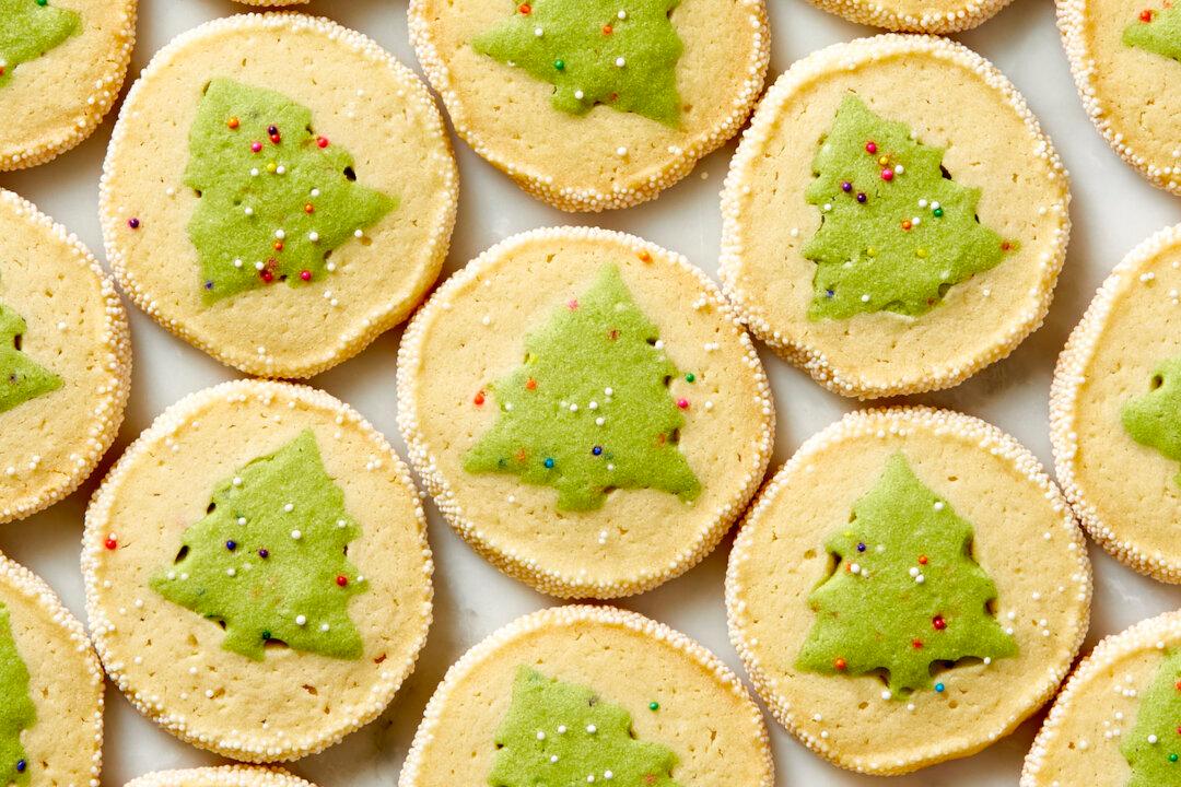 ‘Snow Globe’ Cookies Win the Award for Most Festive Dessert