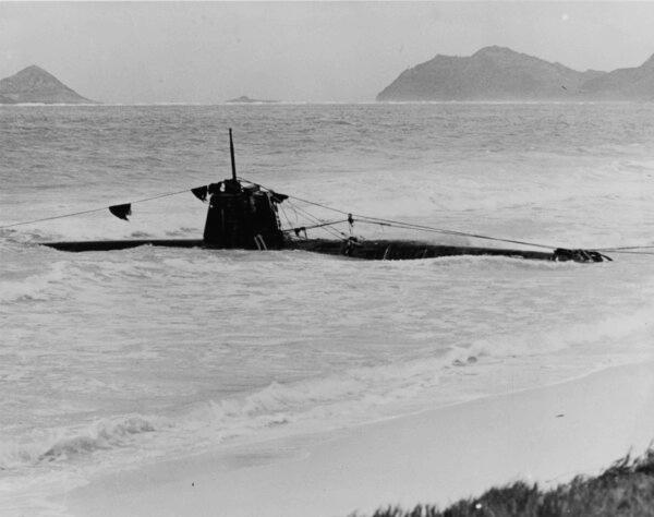 Kazuo Sakamaki's HA-19, which ran aground on Oahu Beach, Dec. 1941. (Public Domain)