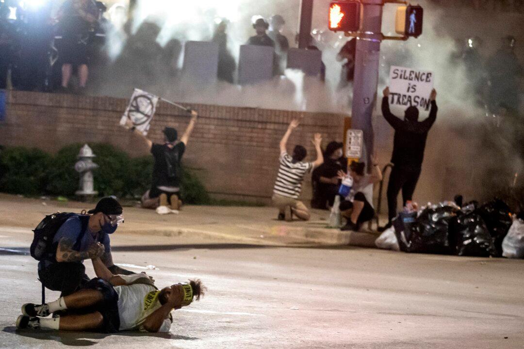 Prosecutor Drops Charges Against 17 Texas Police Officers Over Tactics Used in 2020 Protests