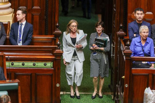 : Premier of Victoria, Jacinta Allan (Left) and Mary-Anne Thomas (Right) arrive for Question Time at Victorian Parliament house on October 03, 2023 in Melbourne, Australia.(Photo by Asanka Ratnayake/Getty Images)