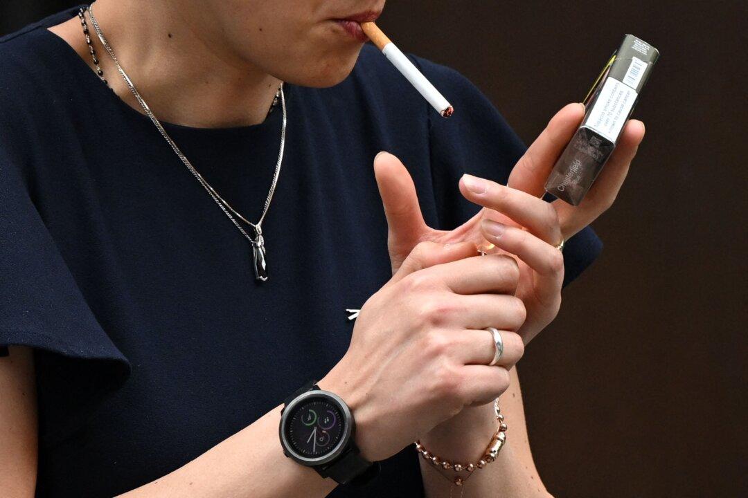 Health Official Quits In Response to Conservative Government Overturning NZ Smoking Ban
