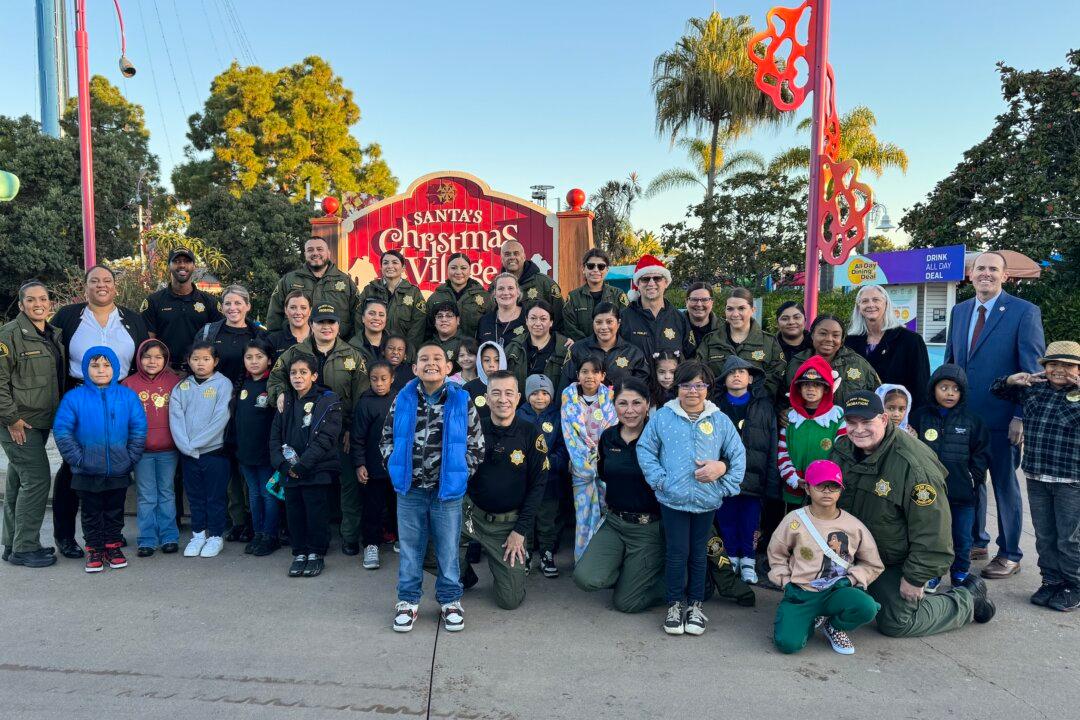 Hundreds of 3rd Graders Join ‘Shop With a Cop’ for a Heartwarming Experience