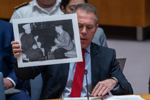Permanent Representative of Israel to the United Nations Gilad Erdan holds up a 1941 picture of Grand Mufti of Jerusalem, Haj Amin al-Husseini, with Adolf Hiter in New York City on Nov. 29, 2023. (David Dee Delgado/Getty Images)