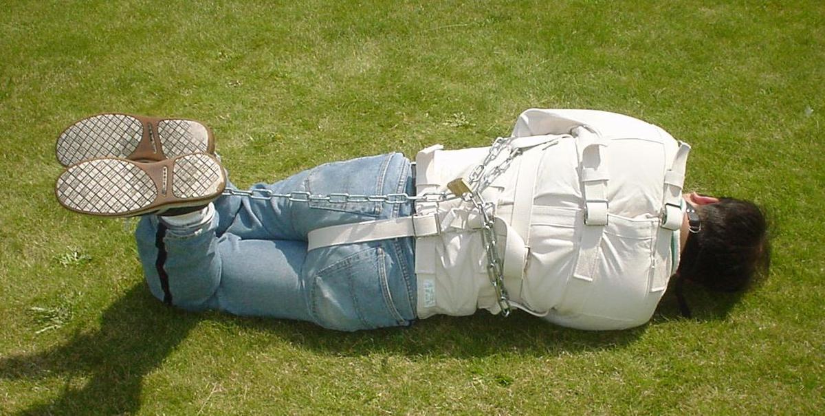 Reenactment: Straitjackets can inflict excruciating pain and tear the tendons of the shoulders, elbows, and wrists, damaging them permanently and leaving the victim disabled. (Public domain)