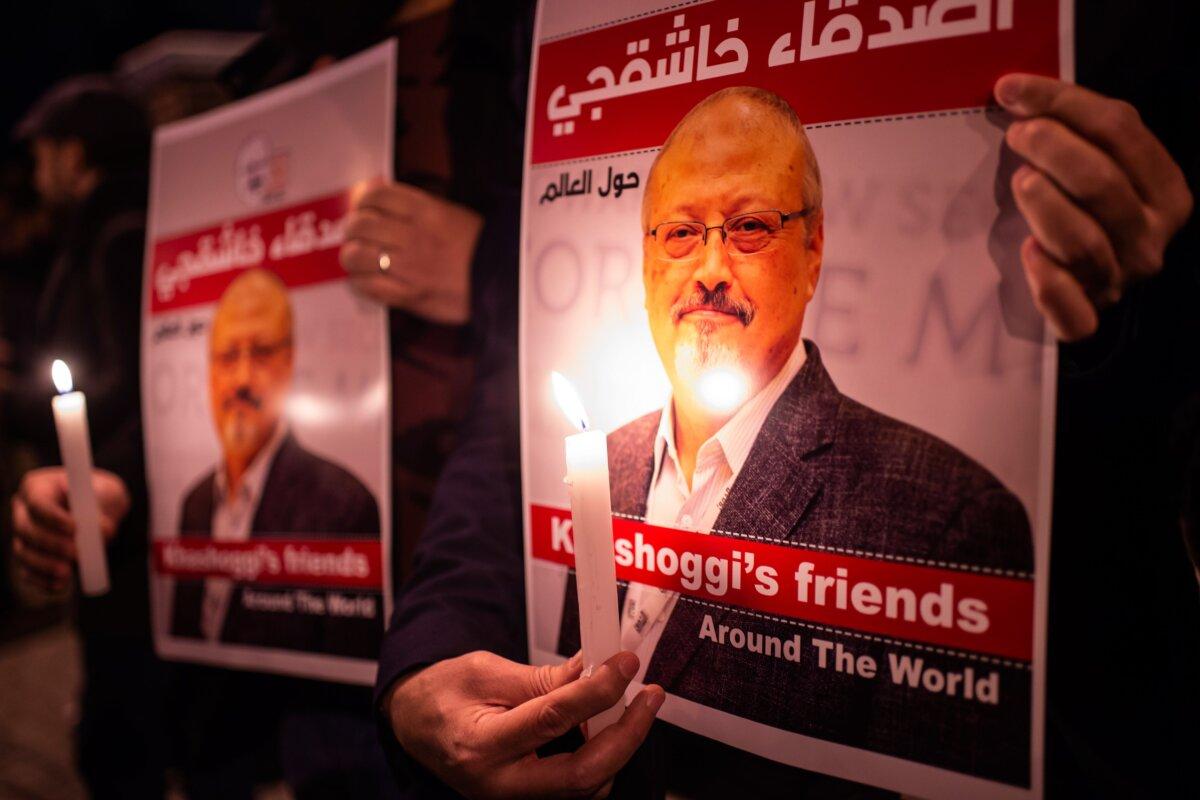 Trump to Host Saudi Crown Prince in Washington | USNN World News People hold posters picturing Saudi journalist Jamal Khashoggi and lightened candles during a gathering outside Saudi Arabia's consulate in Istanbul, on Oct. 25, 2018. (Yasin Akgul/AFP via Getty Images)
