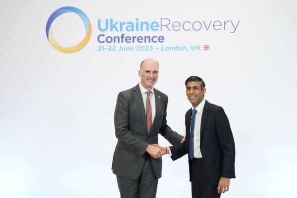 Foreign Office minister Leo Docherty (L) welcoming Prime Minister Rishi Sunak to the Ukraine Recovery Conference, in London on June 21, 2023. (Stefan Rousseau/PA Wire)
