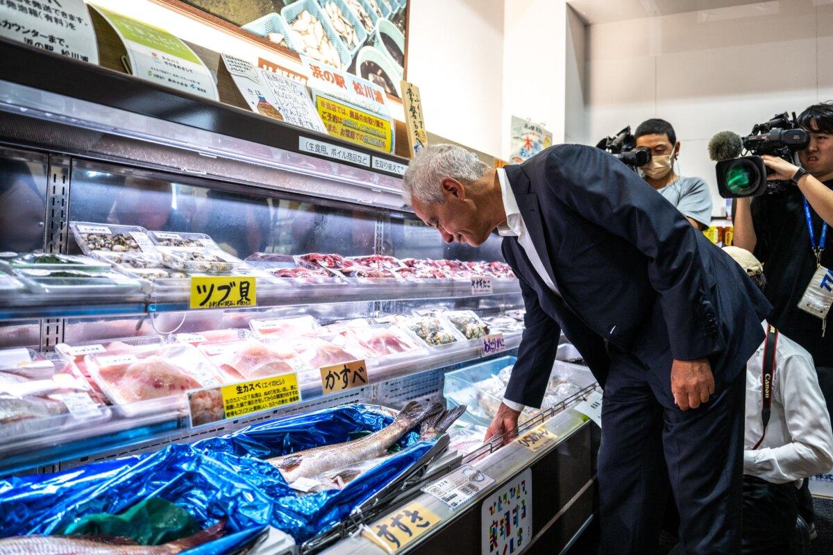 U.S. Ambassador to Japan Rahm Emanuel visits Hamanoeki Fish Market and Food Court as part of his trip to Soma City in Fukushima Prefecture on Aug. 31, 2023. (Philip Fong/AFP via Getty Images)