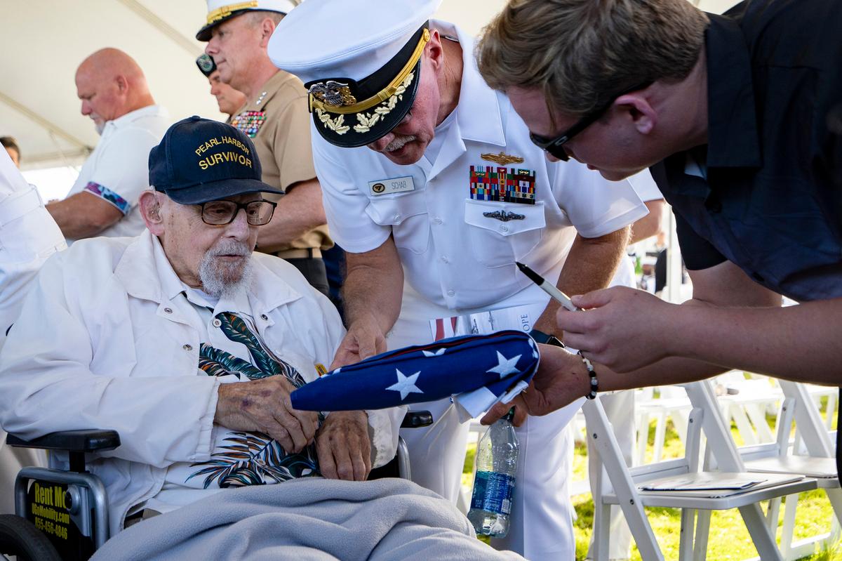 Centenarian Survivors of Pearl Harbor Attack Return to Honor Those Who Perished 82 Years Ago