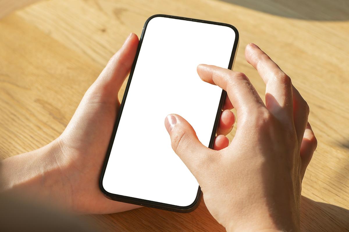 We Keep Using Phones at Dinner Because of a Classic Human Bias: Study