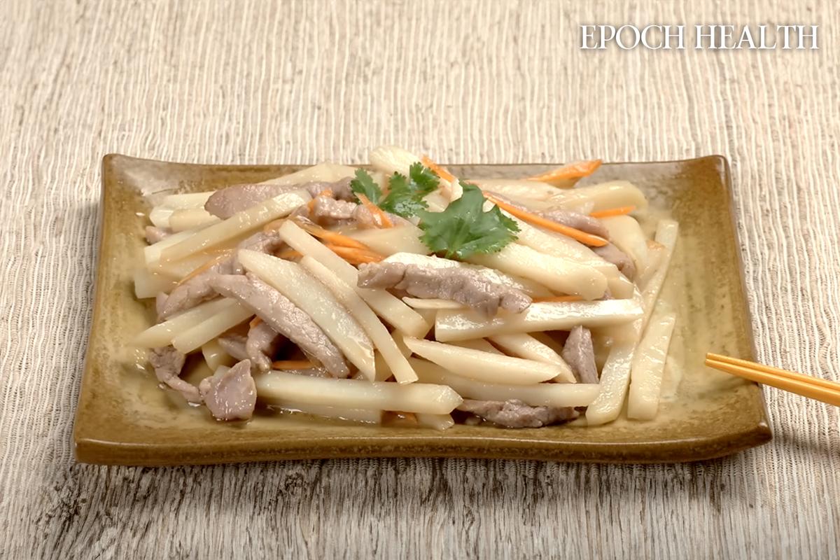  Homemade dish for weight loss: stir-fried shredded pork with potato. (The Epoch Times)