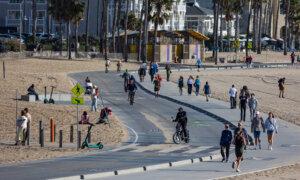 Santa Monica Family Covers Anti-Semitic Graffiti With Drawings of Flowers, Hearts