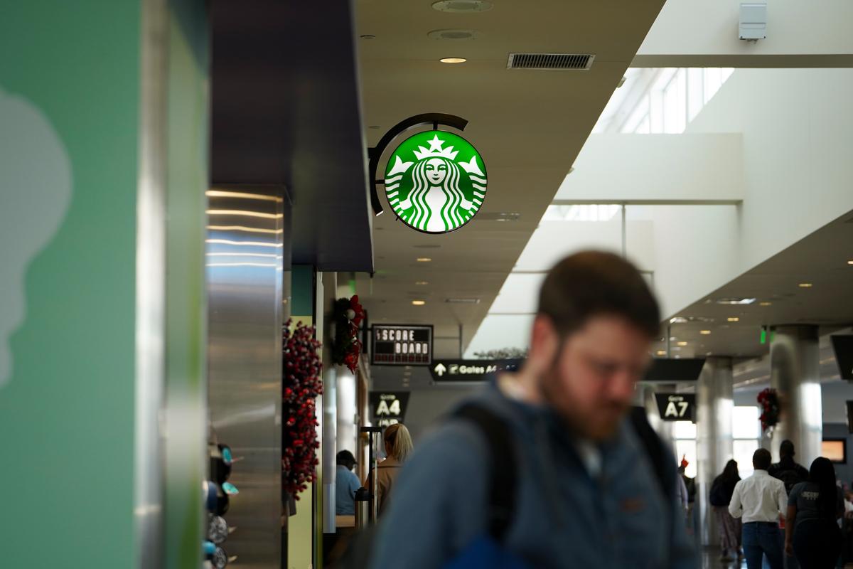 Starbucks to Cut 900 Jobs, Shutter Underperforming Stores
