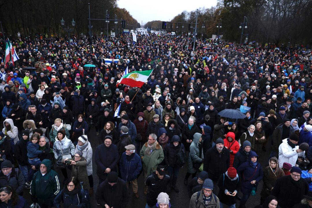 Thousands in Berlin Demonstrate Against Antisemitism