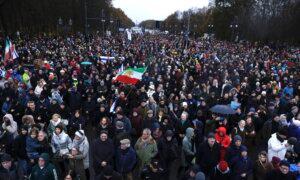 Thousands in Berlin Demonstrate Against Antisemitism
