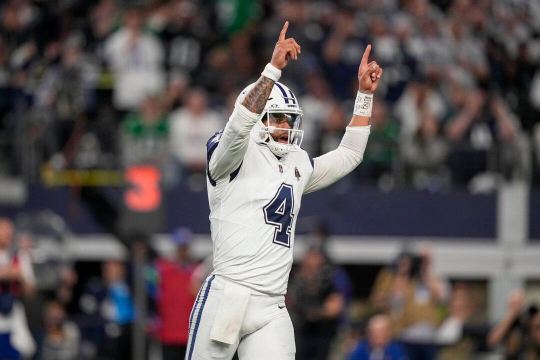 Dak Prescott, Brandon Aubrey Help Cowboys Pull Even With Eagles in NFC East With 33–13 Victory