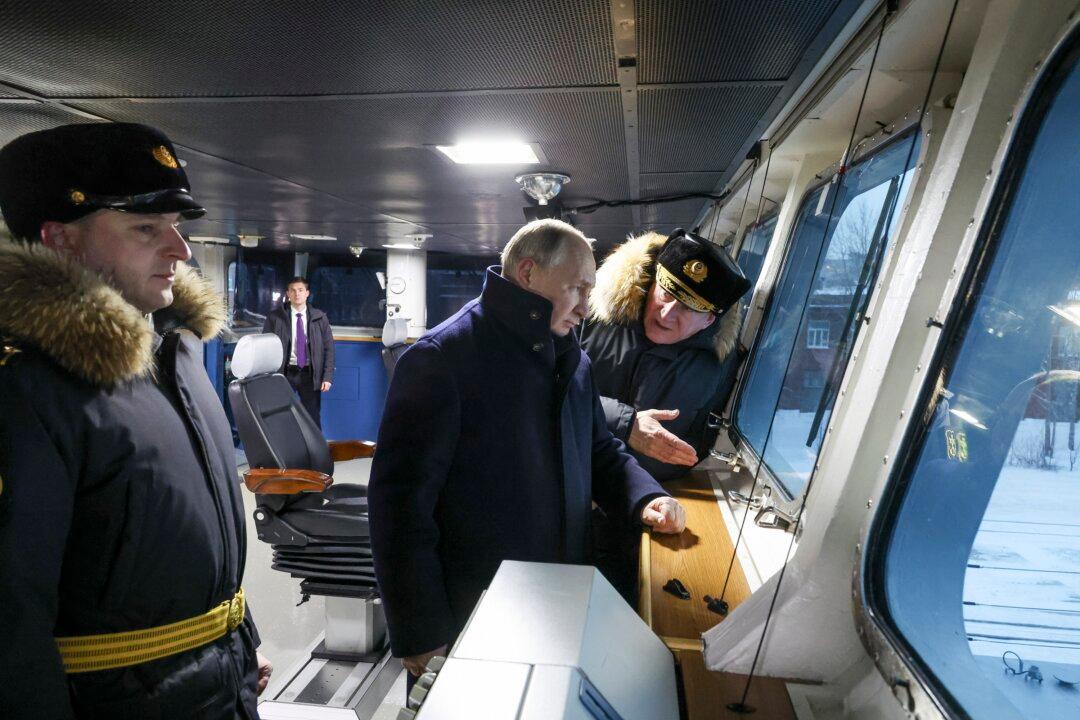 Putin Visits Shipyard to Oversee Commissioning of New Russian Nuclear Submarines