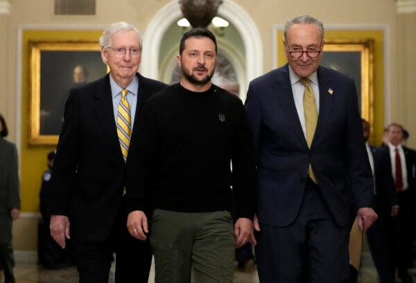  Ukrainian President Volodymyr Zelensky (C) walks with Senate Minority Leader Mitch McConnell (R-Ky.) (L) and Senate Majority Leader Charles Schumer (D-N.Y.) as he arrives at the U.S. Capitol to meet with Congressional leadership in Washington on Dec. 12, 2023. (Drew Angerer/Getty Images)